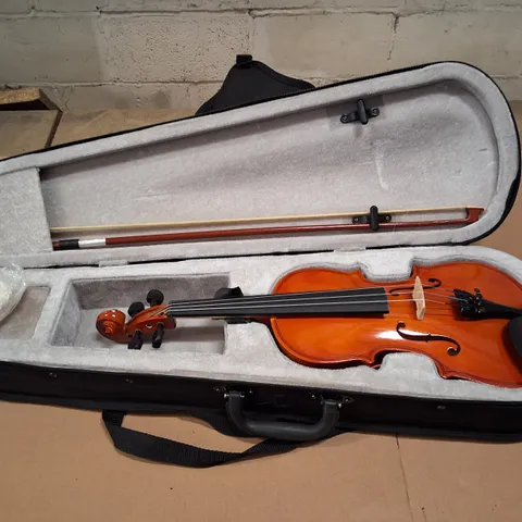 1/2 VIOLIN WITH BOW IN SOFT CASE