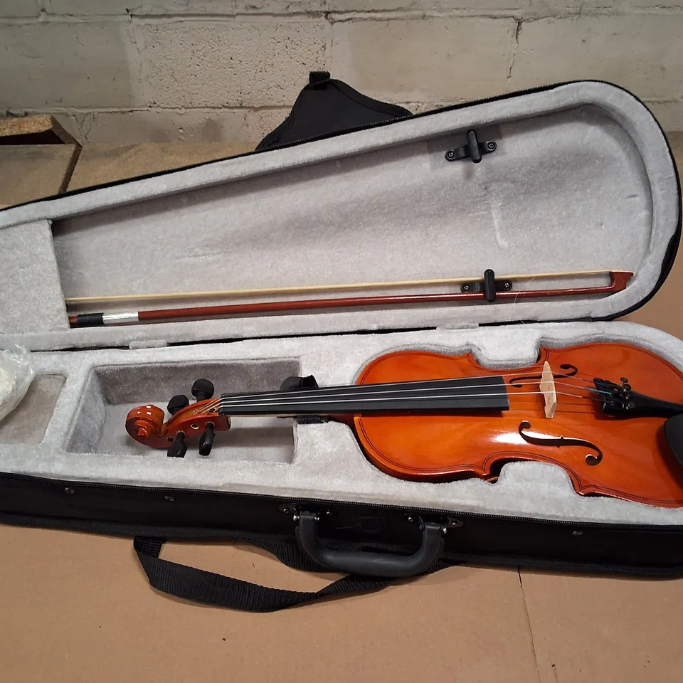 1/2 VIOLIN WITH BOW IN SOFT CASE 