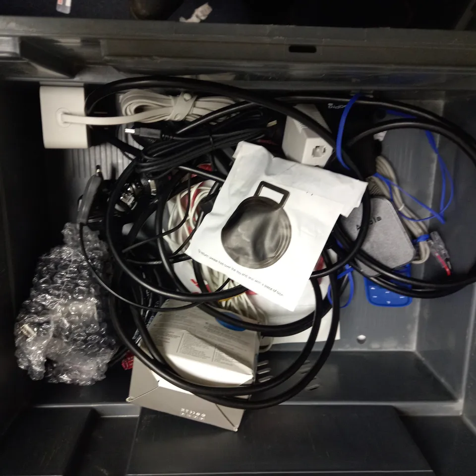 BOX TO CONTAIN APPROX. 15 X ASSORTED TECH PRODUCTS. INCLUDES REMOTES, COMPUTER MOUSE, POWER CABLES ETC 