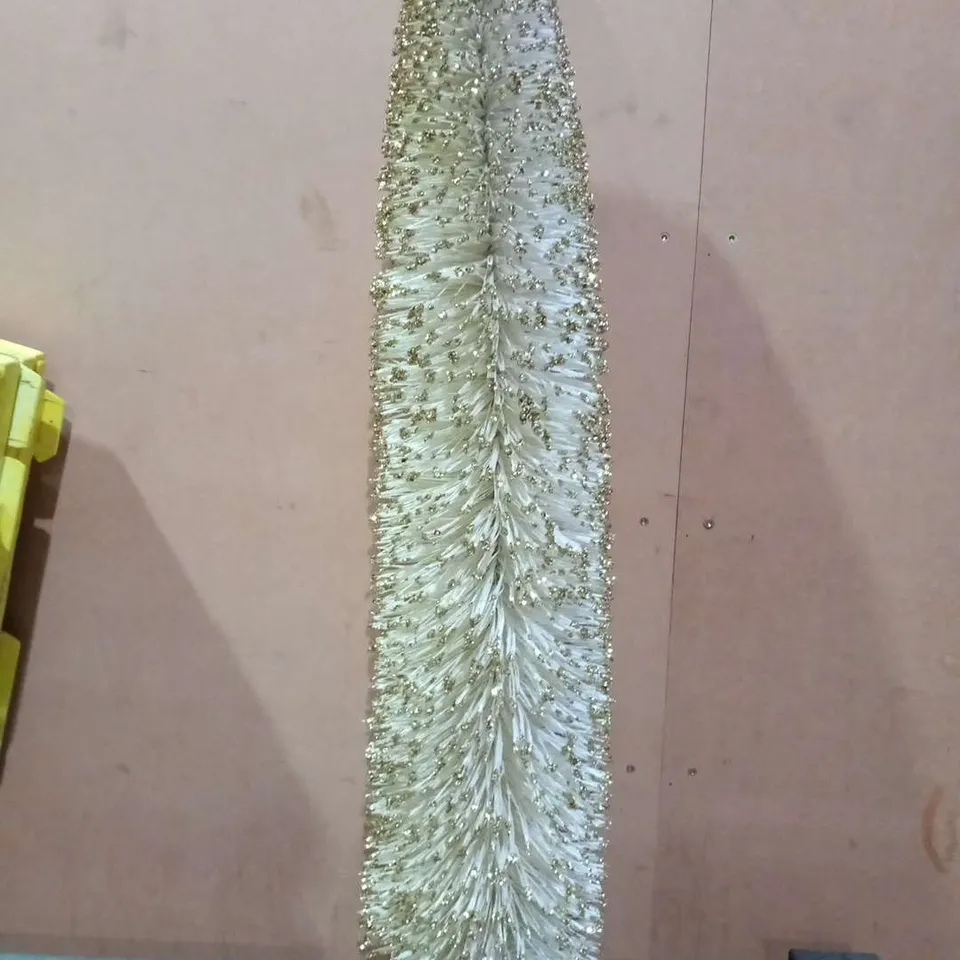 PALLET OF APPROXIMATELY 12 BRAND NEW 114CM GOLD TIPS TREE