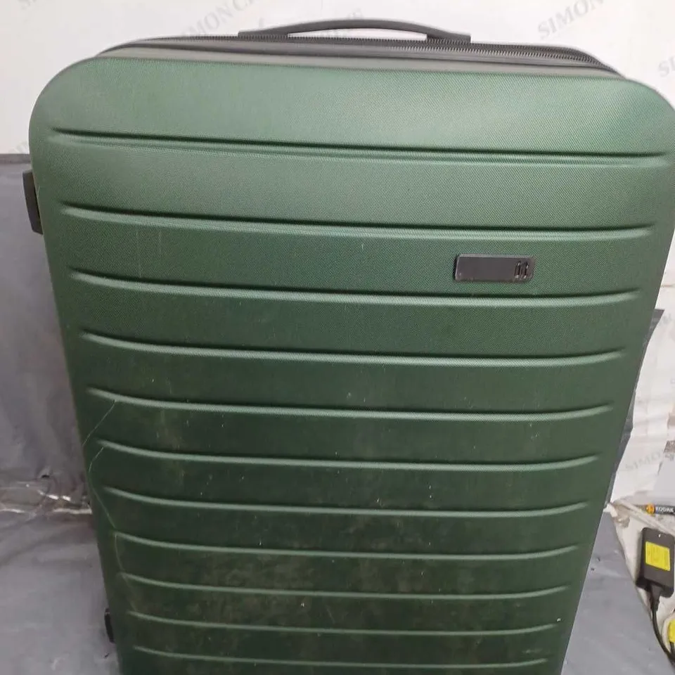 MOUNTAIN VIEW 3 PIECE HARD SUITCASE IN GREEN