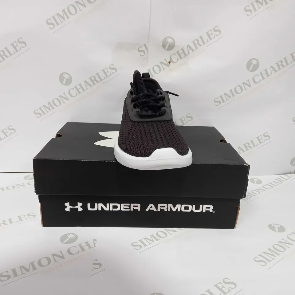 UNDER ARMOUR UA SKYLAR 2 IN JET GREY & BLACK - UK 6