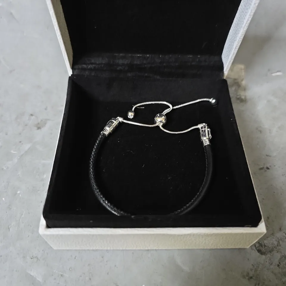 BOXED PANDORA BANGLE IN BLACK