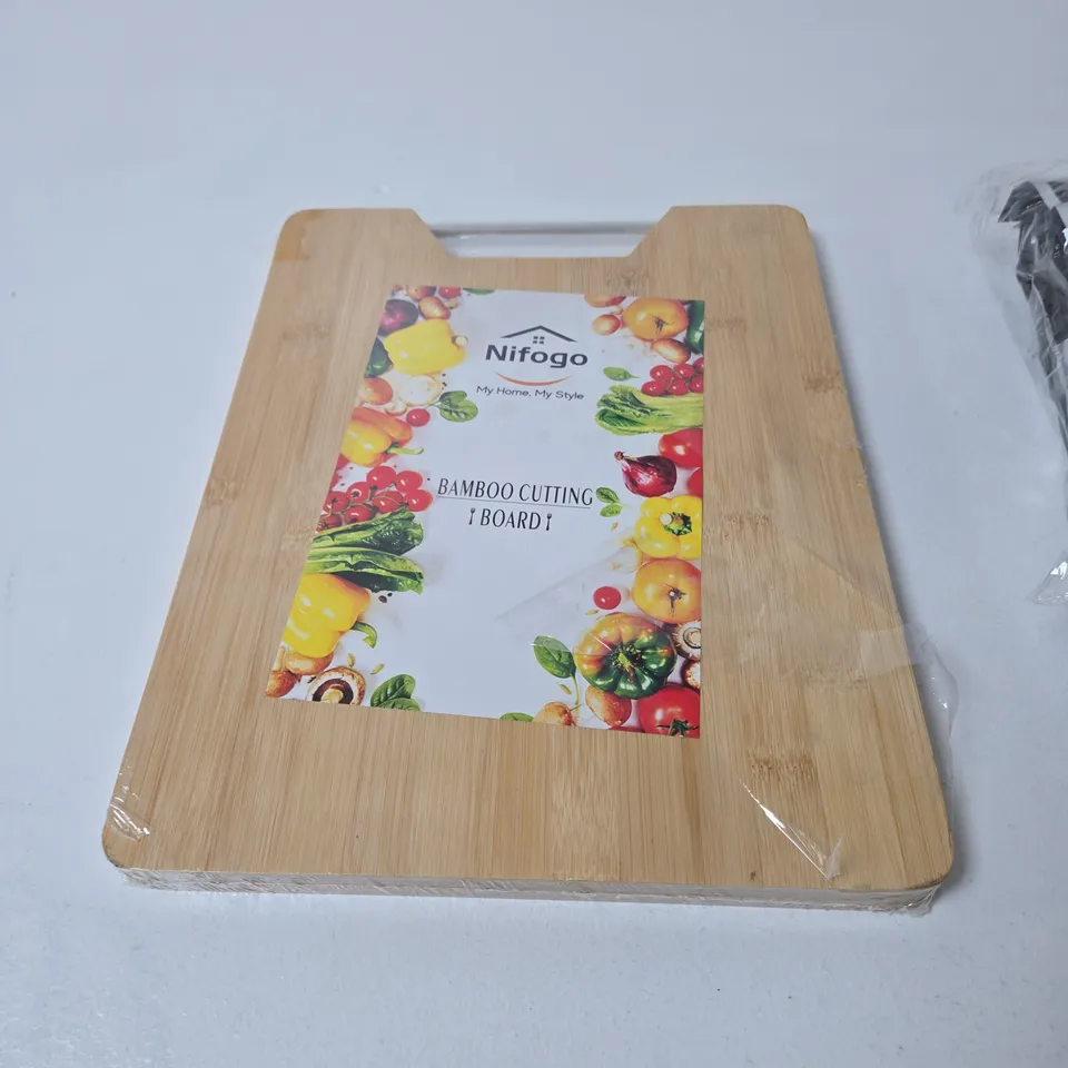 BOX OF APPROXIMATELY 15 ASSORTED HOUSEHOLD ITEMS INCLUDING CUSHION FILLING , SUPER COOLING TOWEL AND BAMBOO CUTTING BOARD 