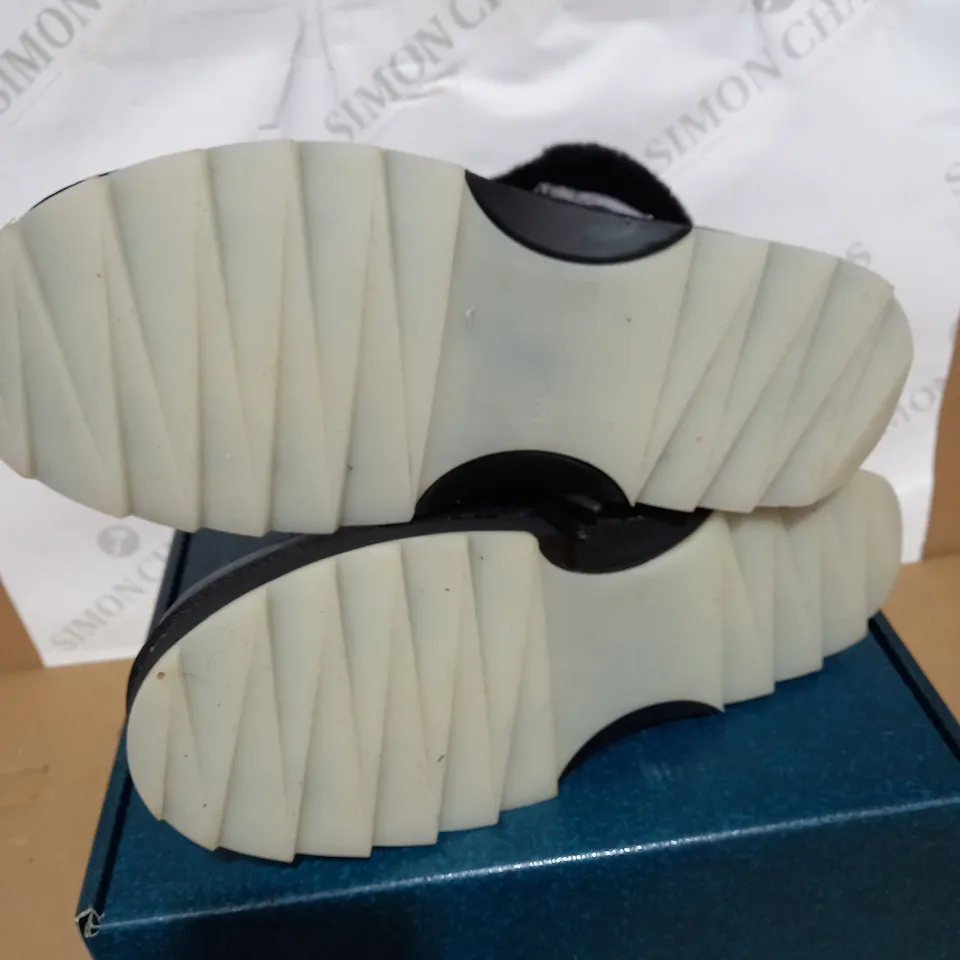 EMU AUSTRAILIA BLURRED MIRROR DARK SILVER BOOTS - SIZE 7