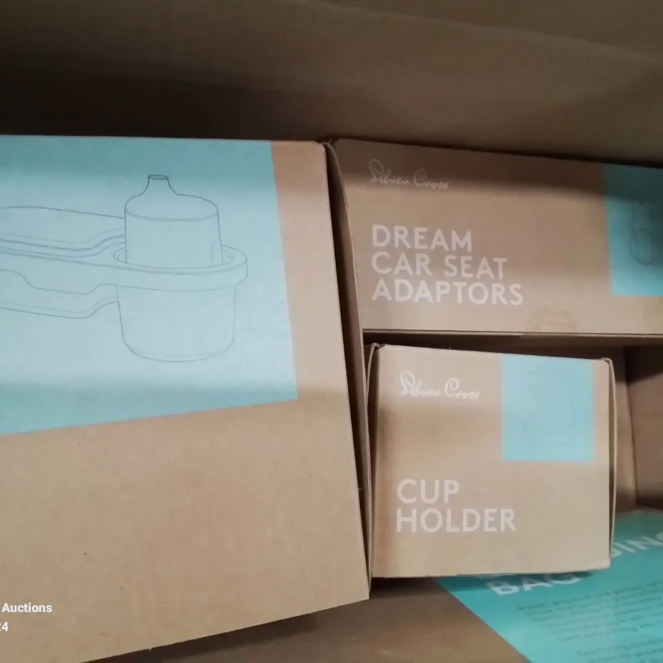 BOXED SILVER CROSS BABY BUNDLE TO INCLUDE, CHANGING BAG, SNACK TRAY, DREAM CAR SEAT ADAPTERS AND A CUP HOLDER 