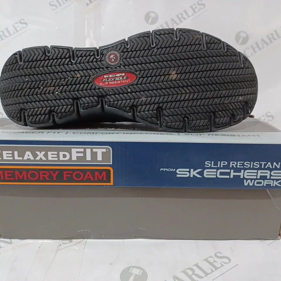 BOXED PAIR OF SKECHERS WORK RELAXED FIT SLIP-RESISTANT SHOES IN BLACK SIZE 7
