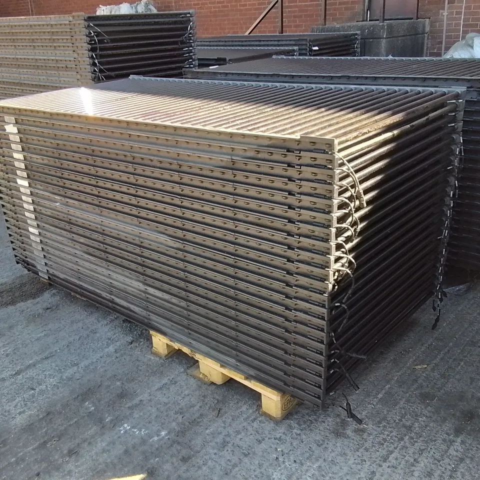 PALLET CONTAINING A LARGE QUANTITY OF UNTESTED SOLYNDRA 200W SOLAR PANELS