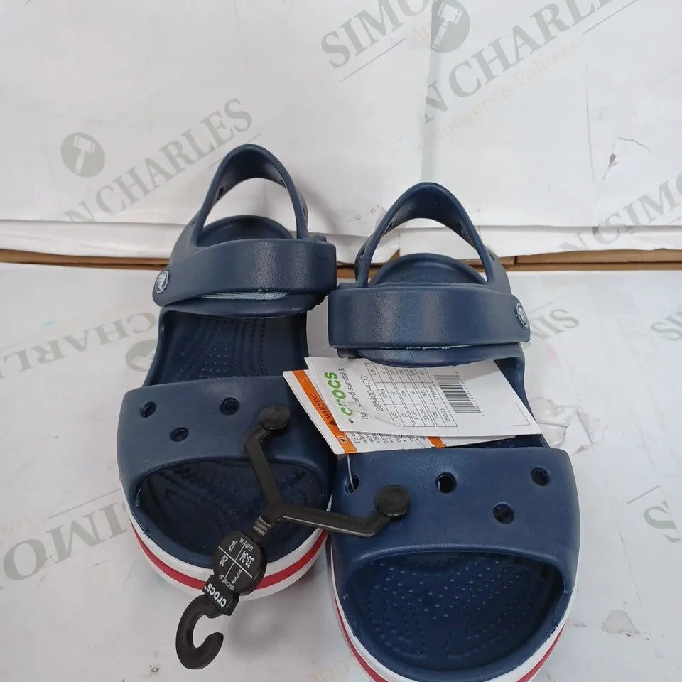 PAIR OF CHILDRENS CROCKS - NAVY / SIZE: J2 UK