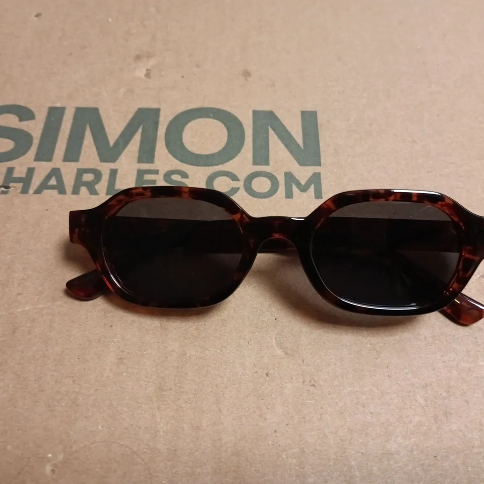 MELLER SUNGLASSES – TORTOISESHELL FRAME, DARK LENSES