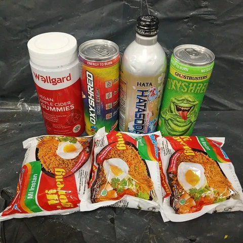 APPROXIMATELY 5 ASSORTED FOOD &DRINK ITEMS TO INCLUDE - VEGAN GUMMIES, ENERGY DRINKS AND RAMEN NOODLES  - COLLECTION ONLY 
