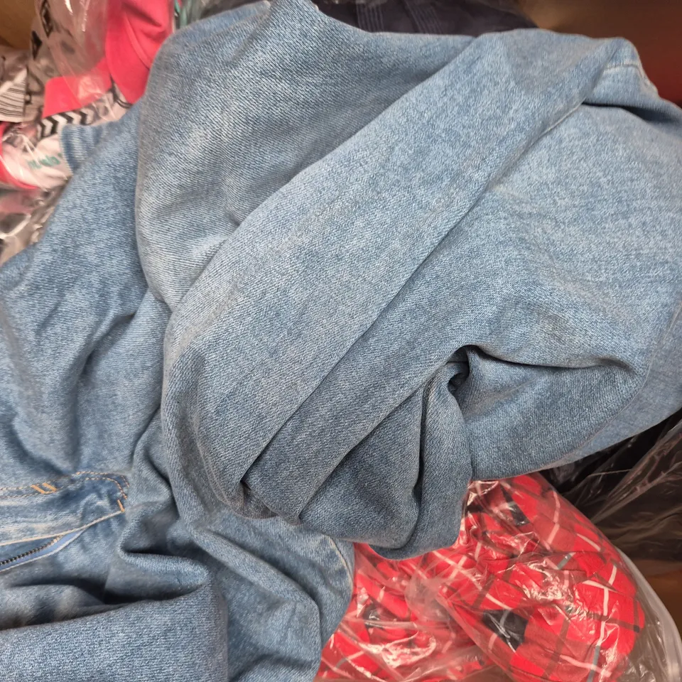 APPROXIMATELY 20 ASSORTED CLOTHING AND FASHION PRODUCTS IN VARIOUS STYLES AND SIZES - COLLECTION ONLY