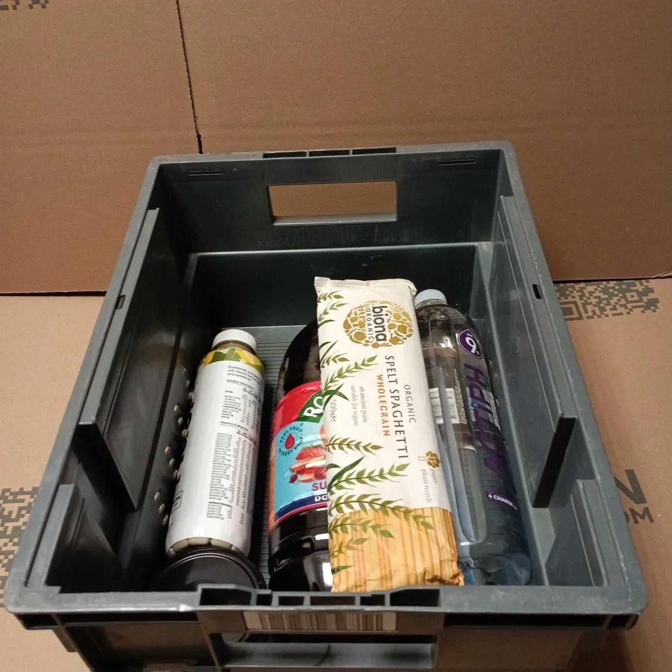 APPROXIMATELY 6 ASSORTED FOOD AND DRINK ITEMS TO INCLUDE HUEL, SPELT SPAGHETTI, IONISED WATER ETC