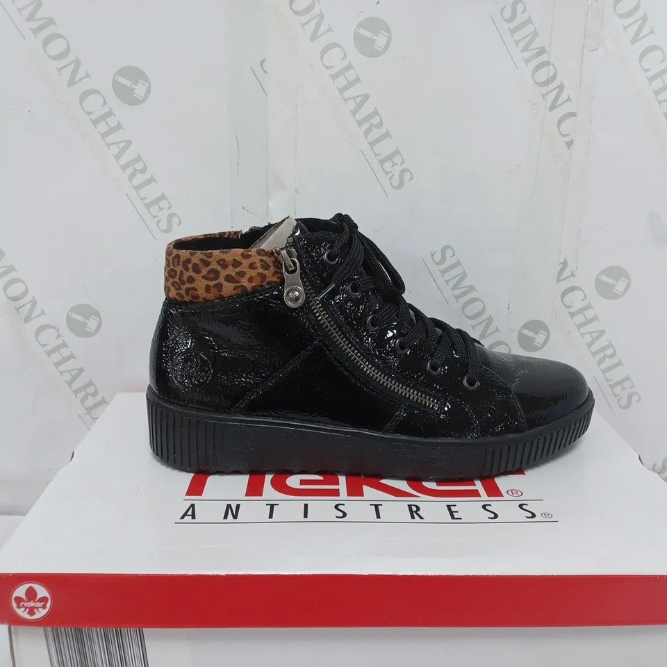 BOXED PAIR OF RIEKER HI TOP CUFF TRAINERS IN BLACK UK SIZE 6.5