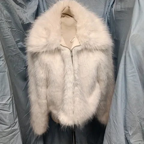PULL&BEAR WHITE FAUX FUR COAT – EUR XL (US XL, MX 32)