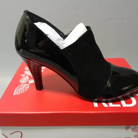 BOXED REDZ MCCREADYS BLACK HEELS - SIZE 5