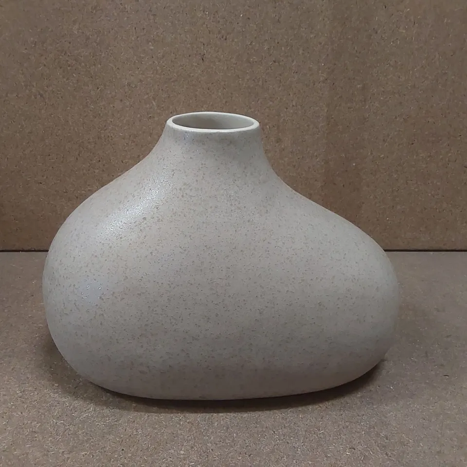BOXED PEBBLE VASE