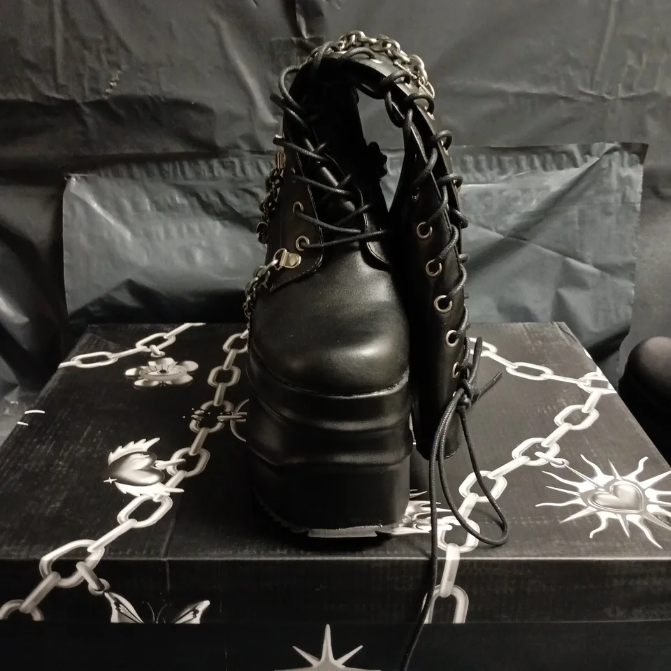 KOI BLACK LEATHER PLATFORM BOOTS WITH CHAIN EMBELLISHMENTS SIZE 7