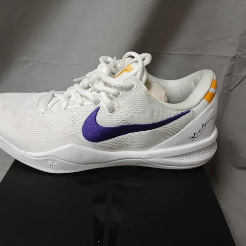 NIKE KOBE VIII PROTRO WHITE/COURT PURPLE – UK 8.5 (US 9.5) MEN'S BASKETBALL SHOES