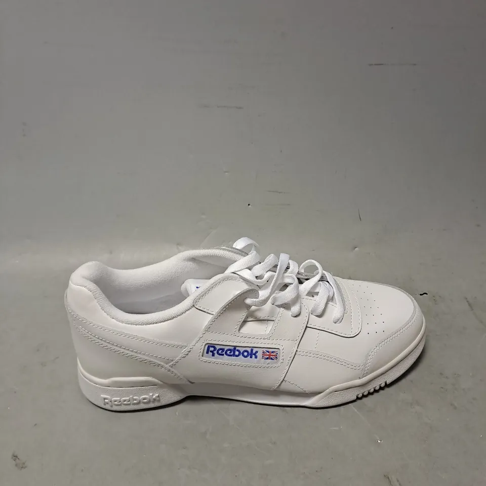 PAIR OF REEBOK WORKOUT PLUS TRAINERS IN WHITE SIZE 8.5