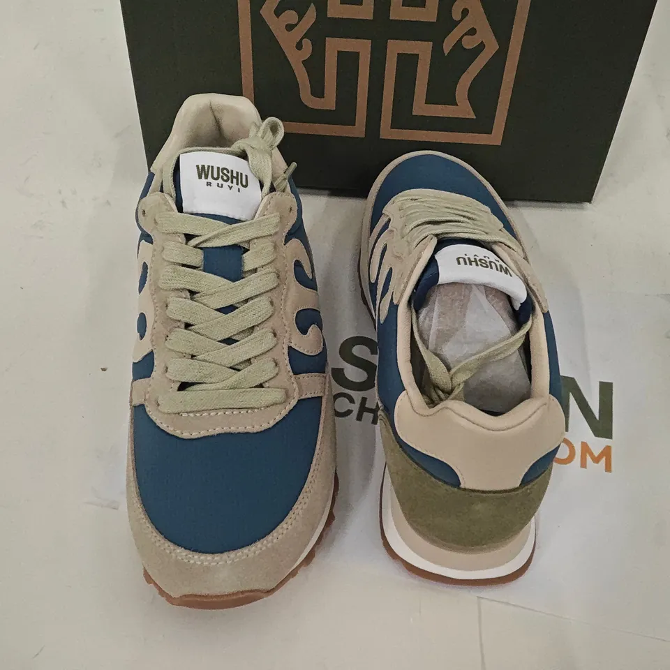BOXED PAIR OF WUSHU RUYI CLUB TRAINERS - UK 6