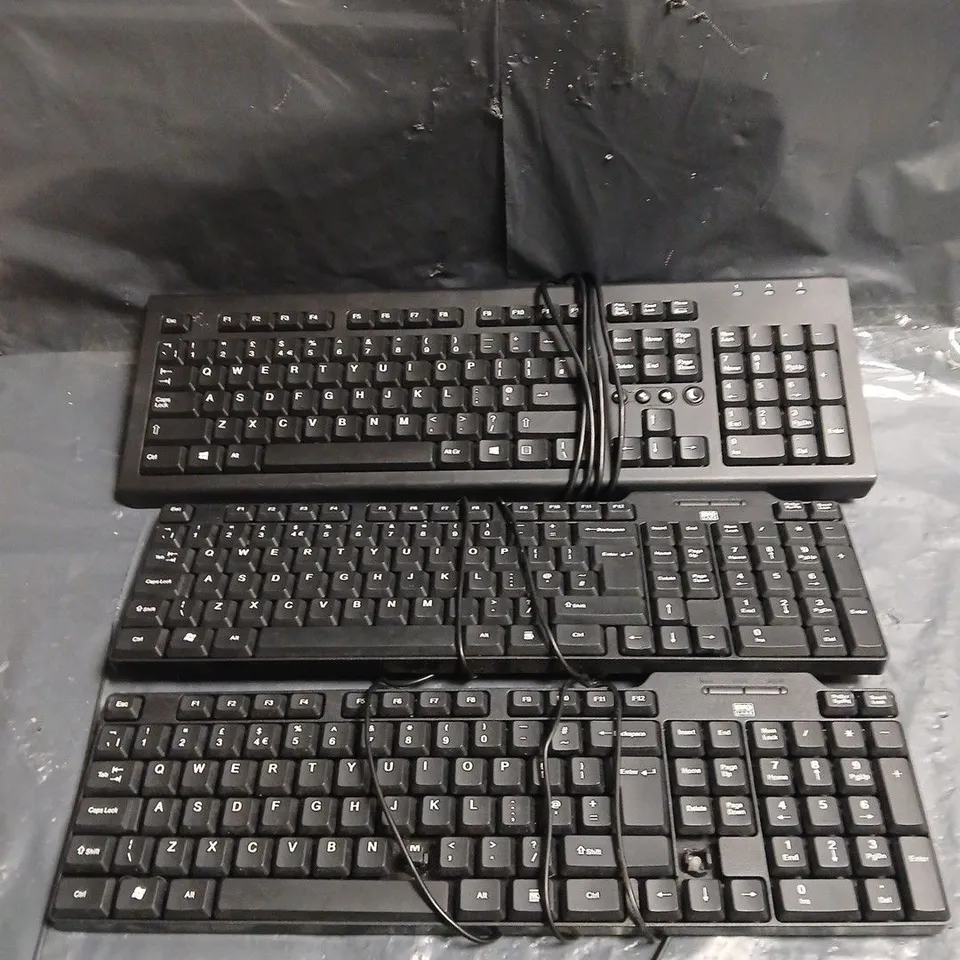 APPROXIMATELY 8 ASSORTED WIRED KEYBOARDS IN VARIOUS BRANDS 
