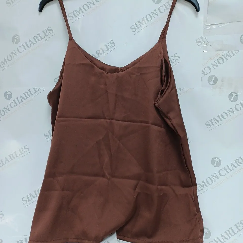 BROWN SPAGHETTI TRAPS TANK TOP