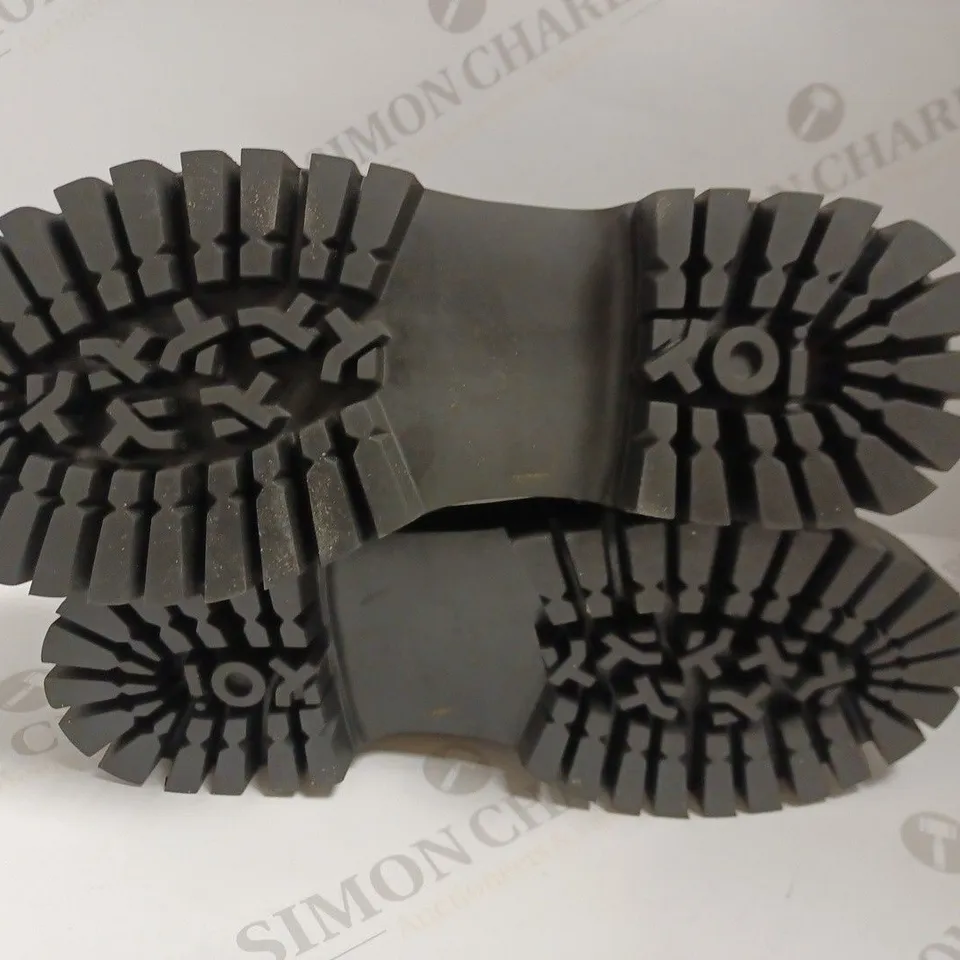 KOI VEGAN GIVER OF FREEDOM MEN'S SQUARE TOE CHELSEA BOOTS - SIZE UNKNOWN