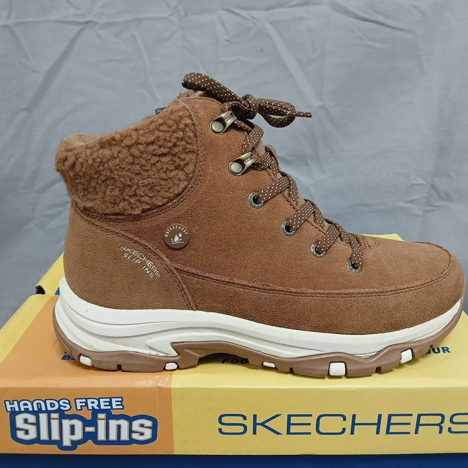 SKECHERS BROWN SUEDE HIKING BOOTS WITH FAUX FUR LINING – UK SIZE 4.5