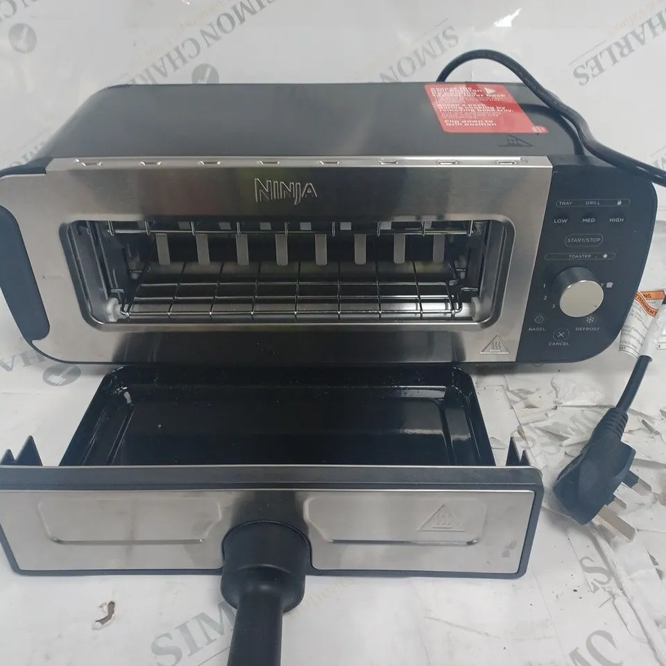 BOXED NINJA 2 IN 1 TOASTER & GRILL ST100UK