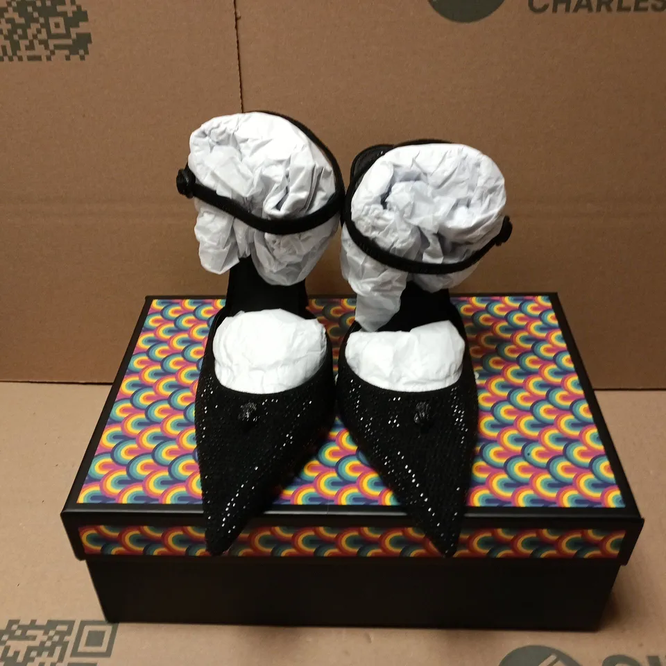 BOXED PAIR OF KURT GEIGER EAGLE POINT ANKLE STRAP HEELS IN BLACK - SIZE 39
