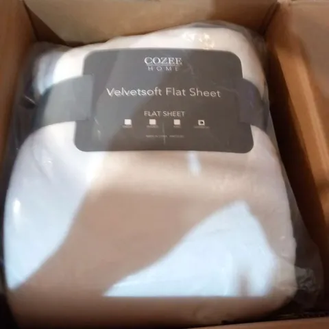 FIVE ASSORTED PRODUCTS TO INCLUDE; JULIEN MACDONALD CHRSTMAS TREE WATER SPINNER, COZZEE HOE DUVET SET, COZZEE HOM FLTA SHEET AND COOKS ESSENTIALS FRESH SAVE FOOD CONTAINERS