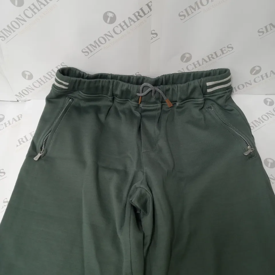 ELEVENTY BERM SHORTS IN SAGE - L
