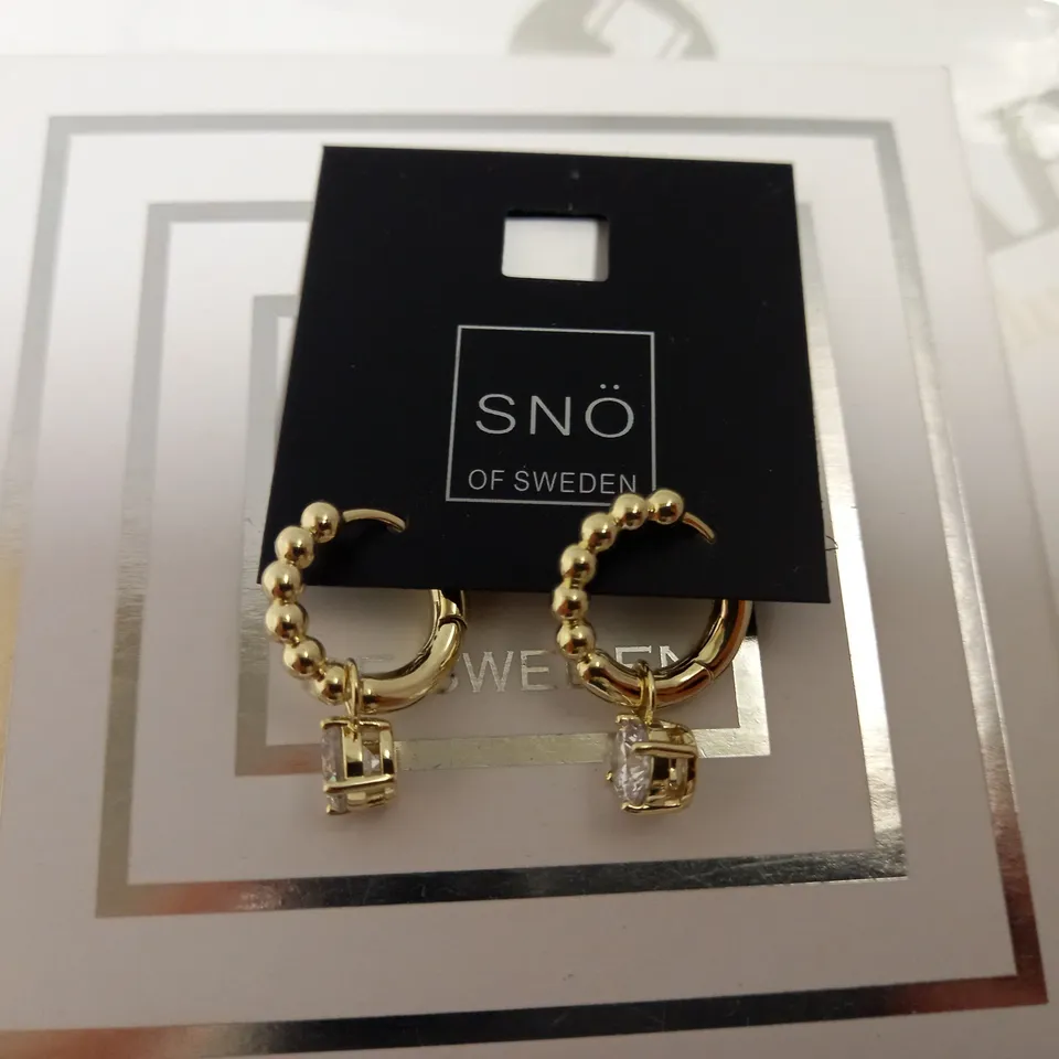 SNO OF SWEDEN GOLD EFFECT HOOP EARRINGS AND GOLD EFFECT NECKLACE WITH STONES