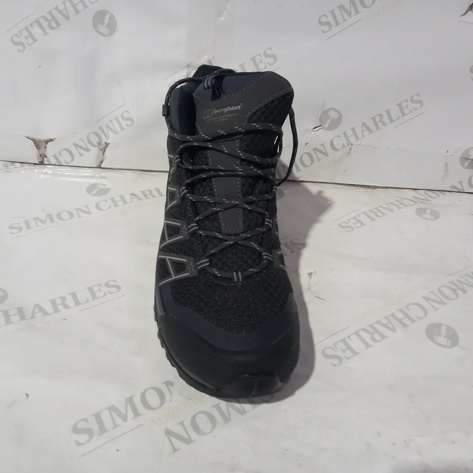 BOXED PAIR OF BERGHAUS VIBRAM SHOES IN GREY/BLACK UK SIZE 9