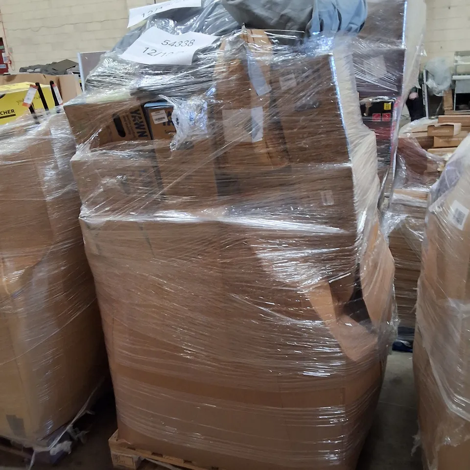 PALLET CONTAINING LARGE QUANTITY OF AIR BEDS