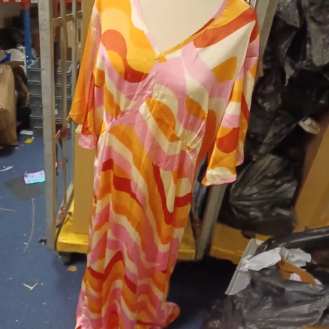 STUDIO SATIN SWIRL DRESS SIZE 18