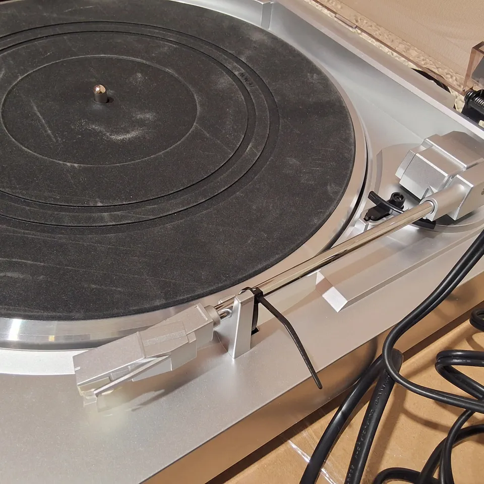 DENON FULLY AUTOMATIC TURNTABLE SYSTEM IN SILVER - DP29J