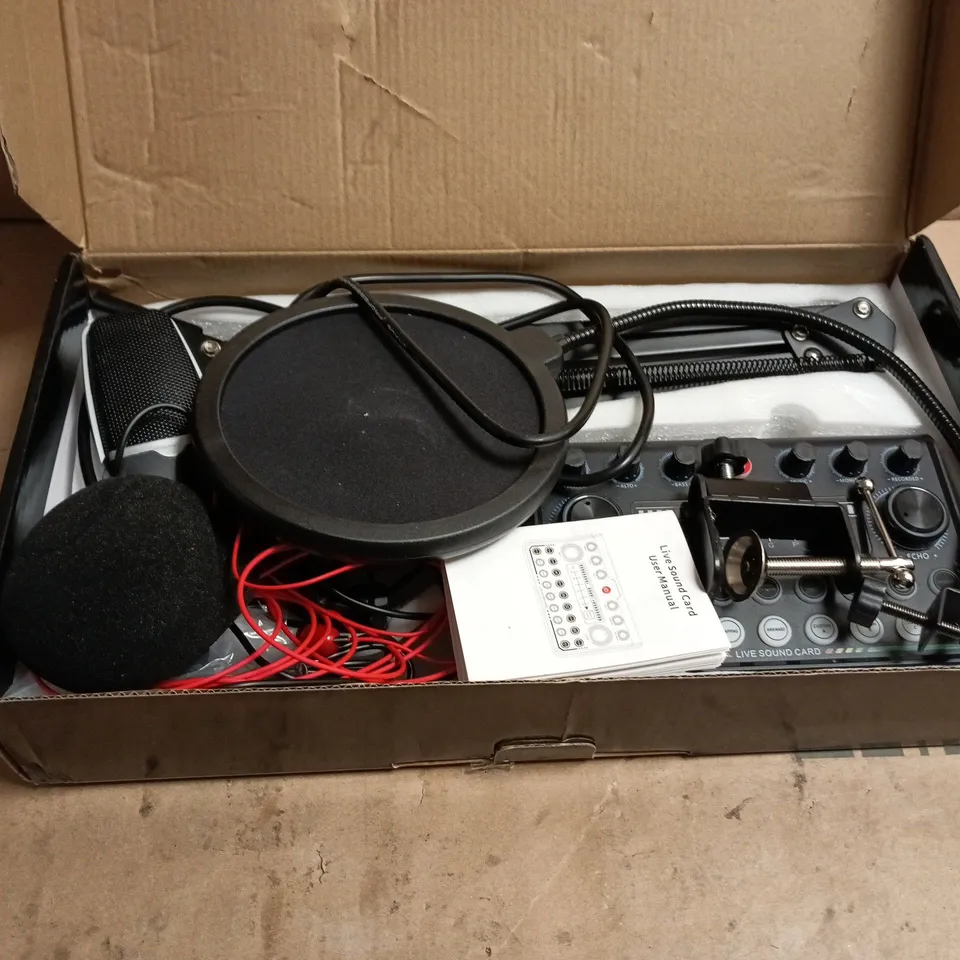 PROFESSIONAL CONDENSER MICROPHONE BOXED WITH ACCESSORIES
