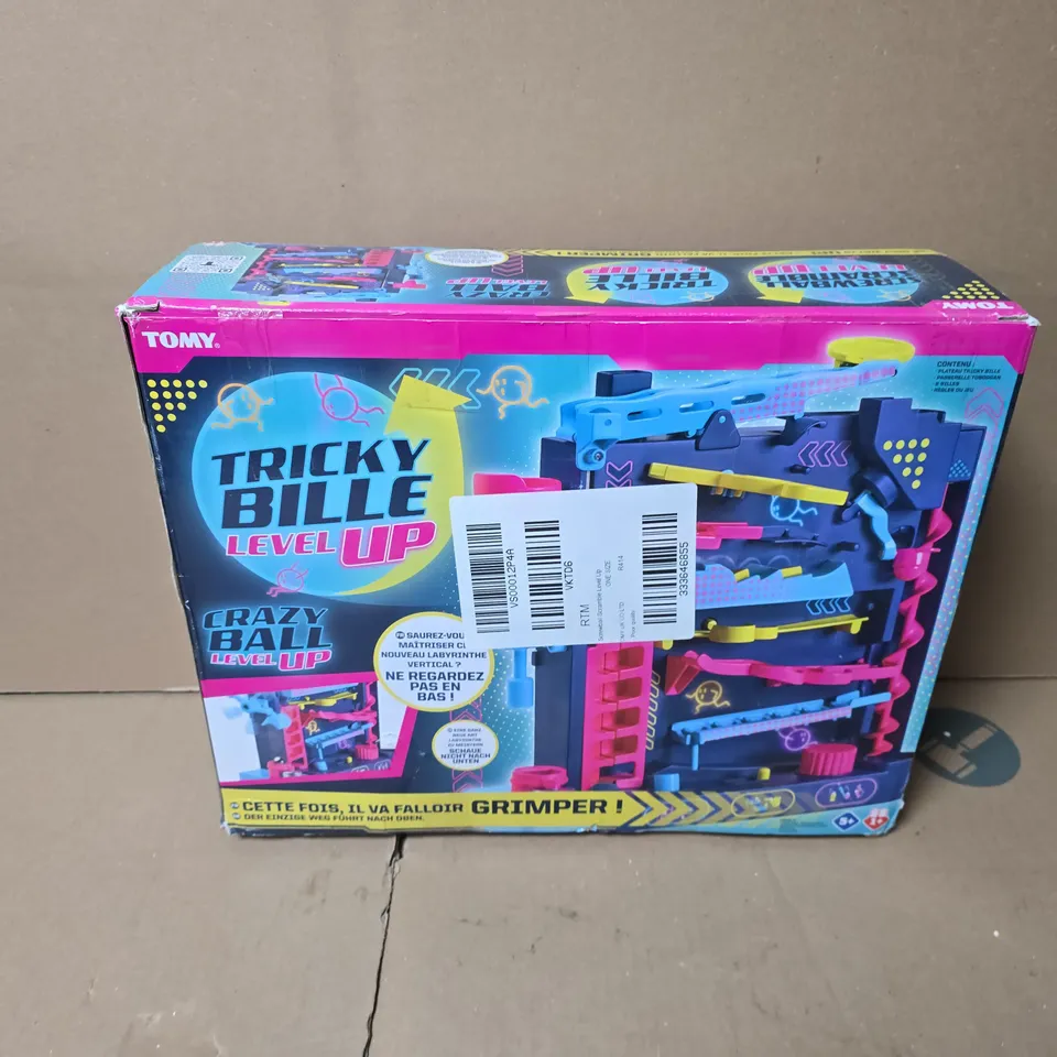 BOXED SCREWBALL SCRAMBLE LEVEL UP GAME