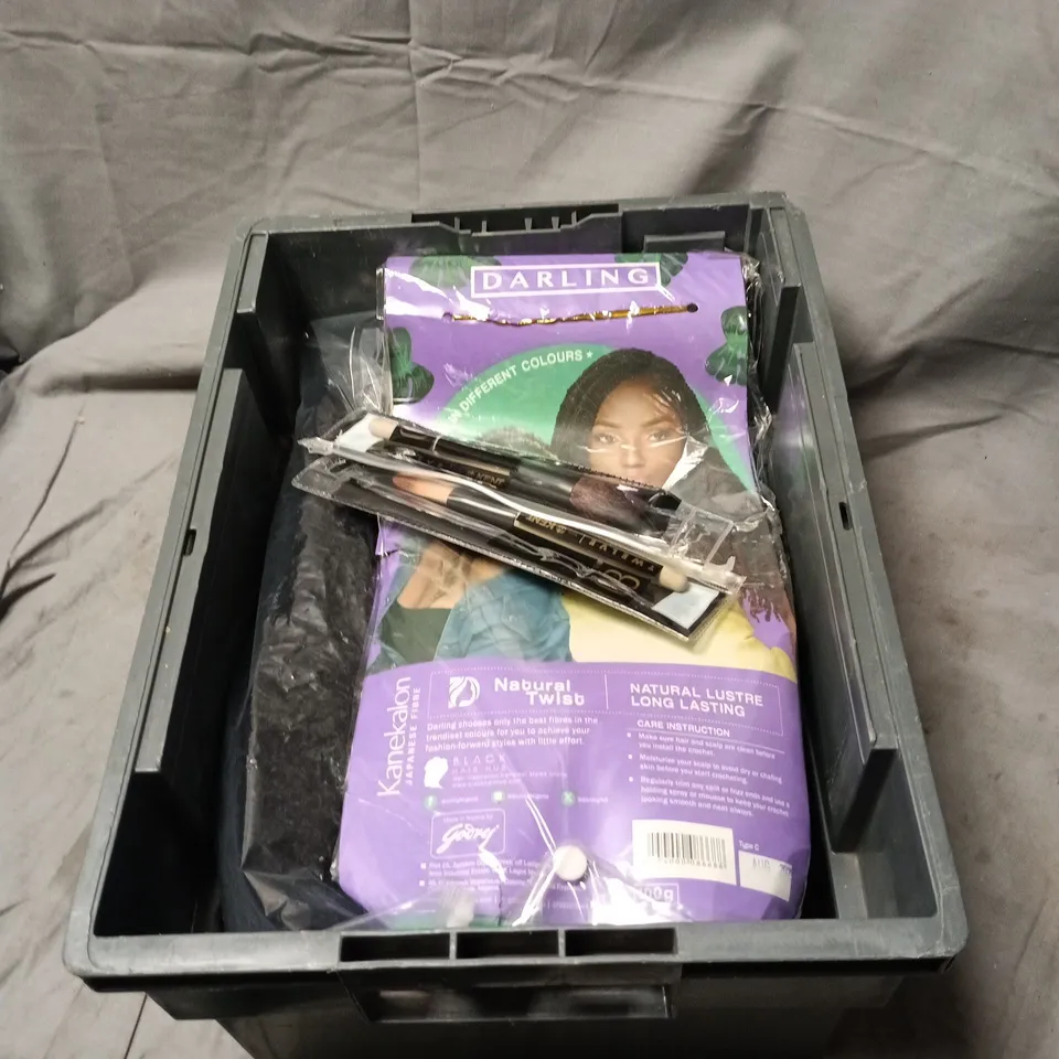 APPROXIMATELY 10 X ASSORTED COSMETIC ITEMS TO INCLUDE WIGS, MAKE UP BRUSHES ETC