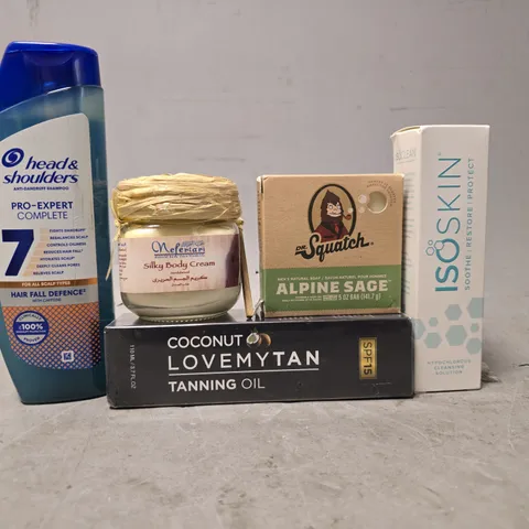 APPROXIMATELY 15 ASSORTED HEALTH & BEAUTY ITEMS TO INCLUDE - HEAD & SHOULDERS , SQUATCH ALPINE SAGE , COCONUT LOVE TAN TANNING OIL ETC