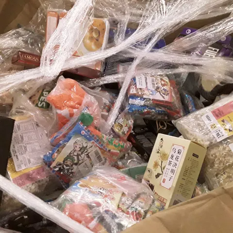 PALLET OF ASSORTED PRODUCTS INCLUDING SNACKS, PET BISCUITS, HAIR DRESSER PRACTICE HEAD, RETRO SIGN