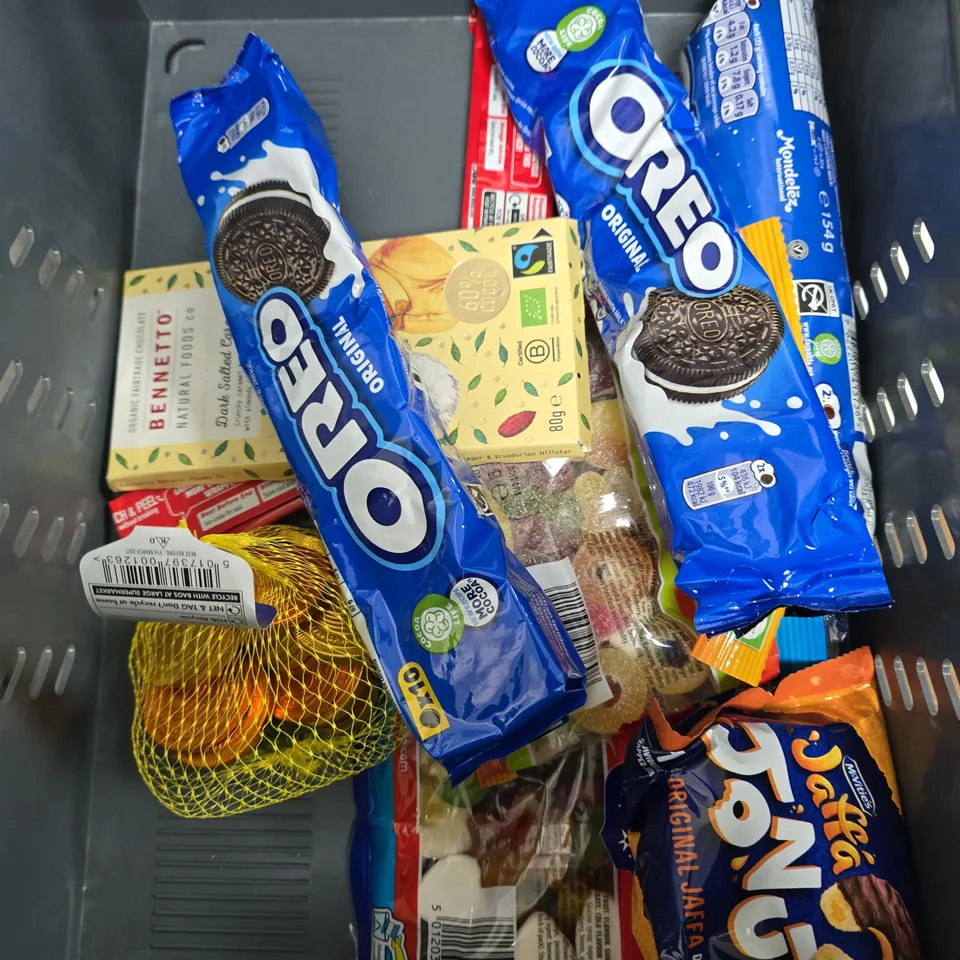 APPROXIMATELY 10 ASSORTED FOOD/DRINK PRODUCTS TO INCLUDE PACT COFFEE, ALLULOSE, OREOS ETC 