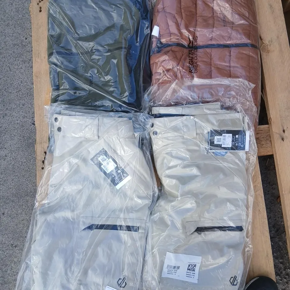 APPROXIMATELY SIX ASSORTED BRAND NEW REGATTA CLOTHING ITEMS