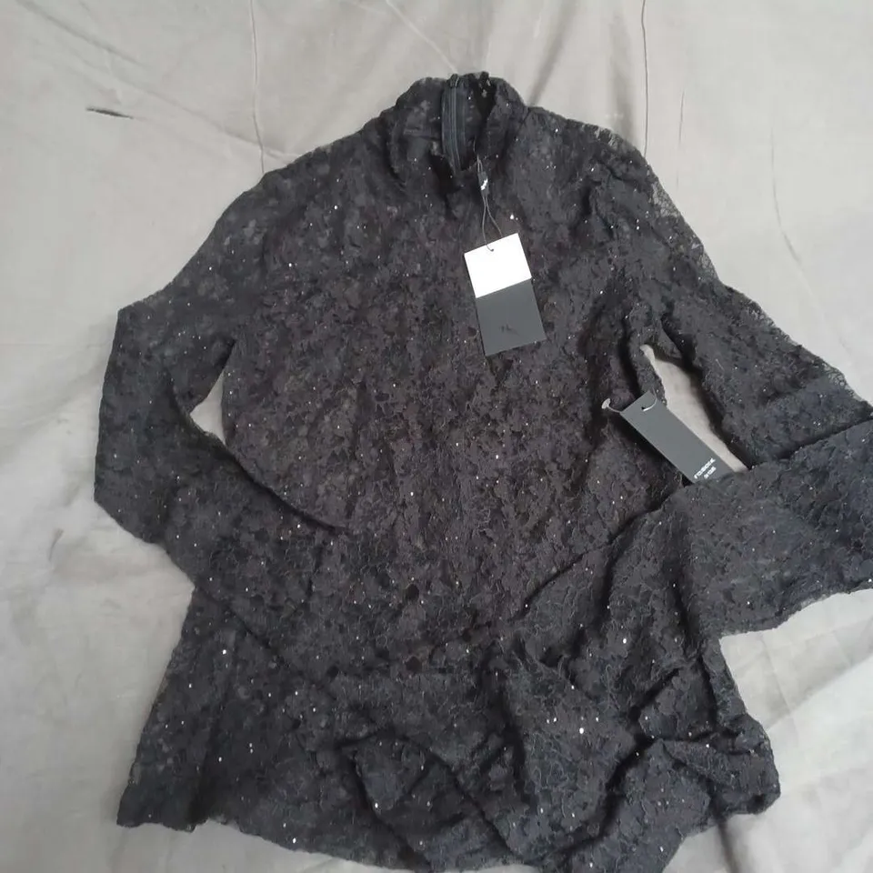 NOUGHTS & KISSES LACE LONG SLEEVETOP IN BLACK SIZE M