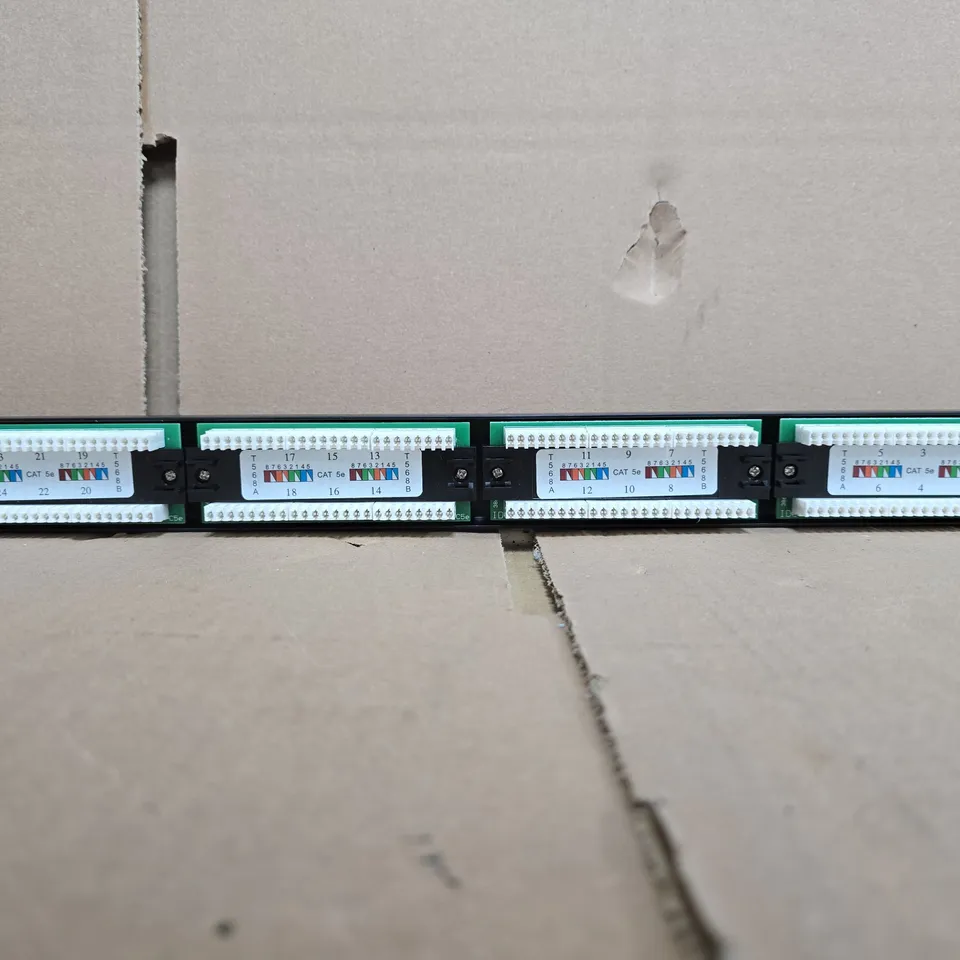 24-PORT CAT5E PATCH PANEL, 19-INCH RACK-MOUNT