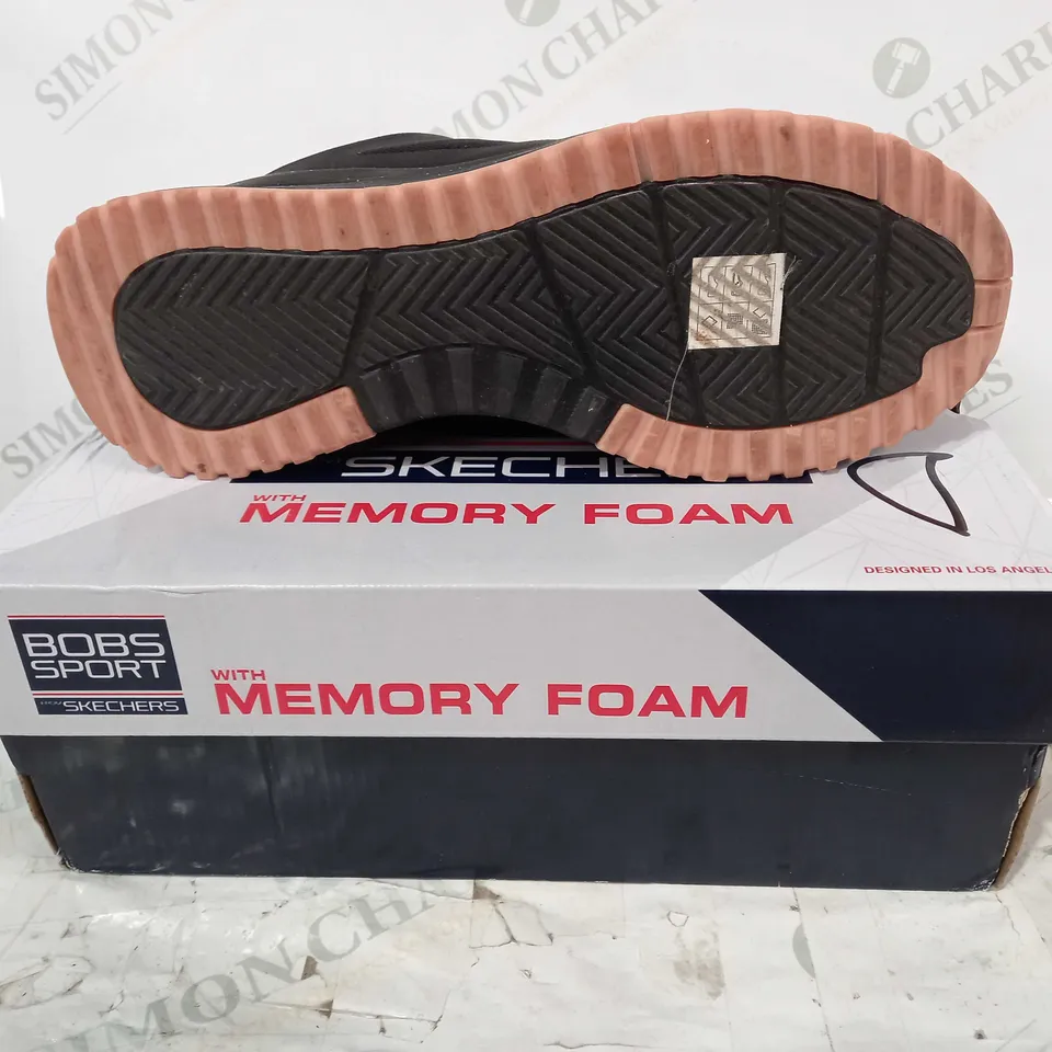 BOXED PAIR OF SKECHERS BOBS MEMORY FOAM SHOES IN BLACK/PINK UK SIZE 5.5