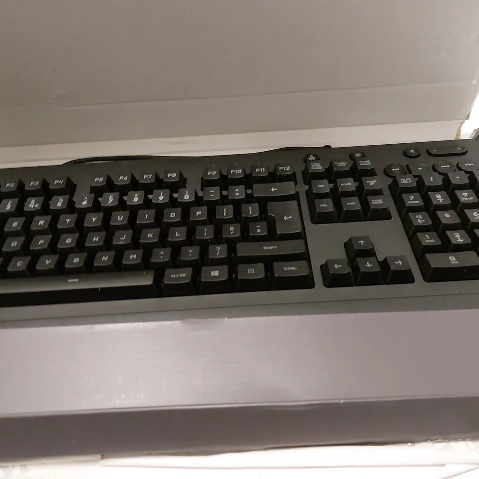 LOGITECH G213 