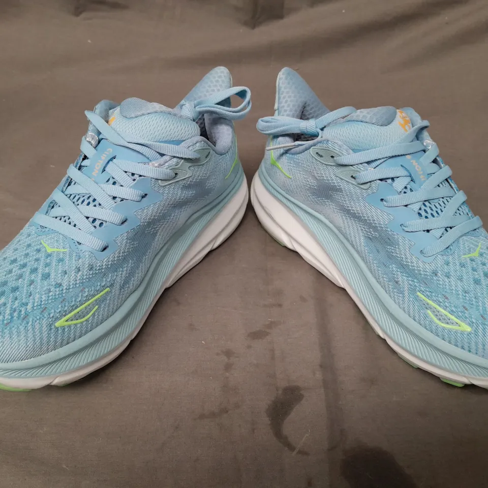 BOXED PAIR OF HOKA CLIFTON 9 SHOES IN LIGHT BLUE SIZE 3.5